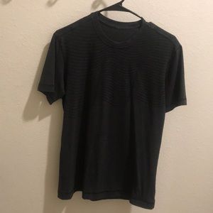 lululemon 5 Year Basic T size SMALL